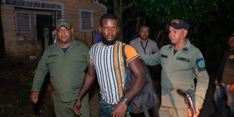 Migración interviene a Loma de Blanco en Bonao detiene 118 personas ilegales todas de nacionalidad haitiana