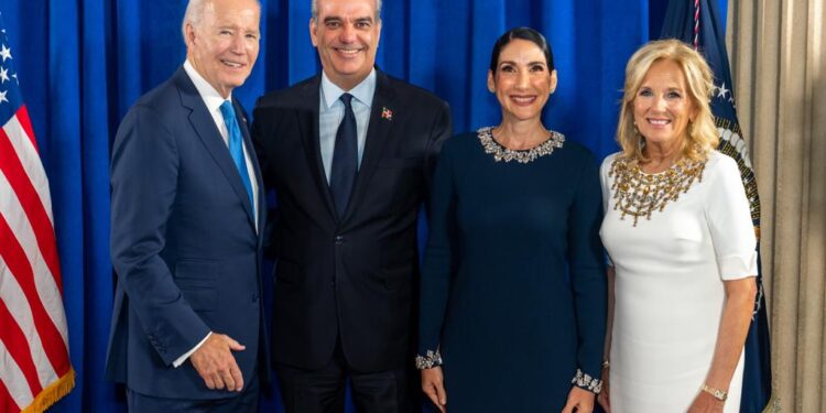 Presidente Abinader y Primera Dama Raquel Arbaje sostienen cens-encuentro con pareja presidencial Estados Unidos