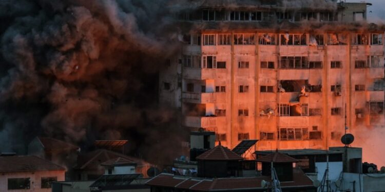 Situación fuera de control en una dura guerra entre Israel y Gaza con más de 430 muertos