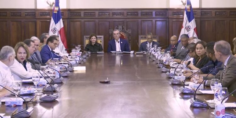 Presidente Abinader encabeza Consejo de Gobierno para revisar controles estatales