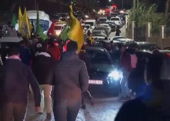 Más intercambios en el quinto día de una tregua que Israel también estaría abierto a ampliar