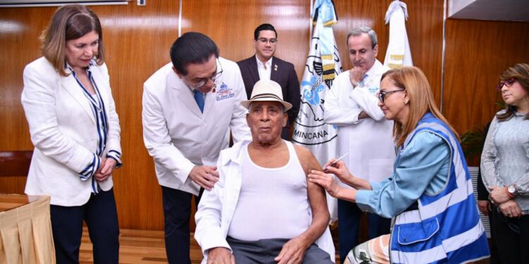Salud Pública inicia primera “Jornada de vacunación contra Neumococo” dirigida a personas  diabeticas