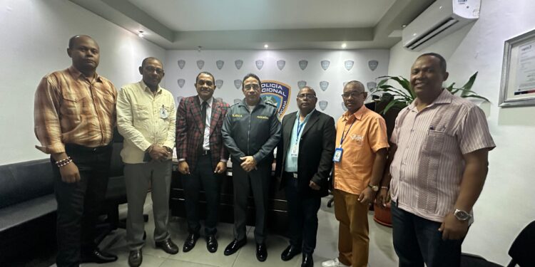 Comisión Acropol gira visita a director Comunicaciones Estratégicas PN Tejeda Baldera