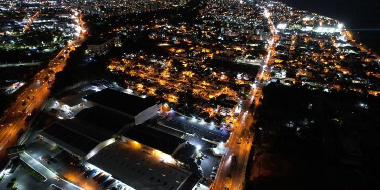 Santo Domingo se Ilumina: ADN se une con instituciones bajo el programa ‘Iluminando el País’ para tener calles y avenidas más seguras&nbsp;