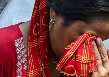 La humillante tradición de hacer desfilar a mujeres desnudas como castigo en India