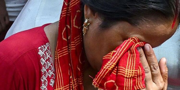 La humillante tradición de hacer desfilar a mujeres desnudas como castigo en India