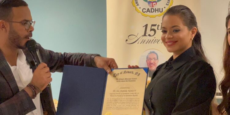 Consejo Municipal ciudad de Newark y Coordinadora Andina de Derechos Humanos (CADHU) reconocen doctora dominicana