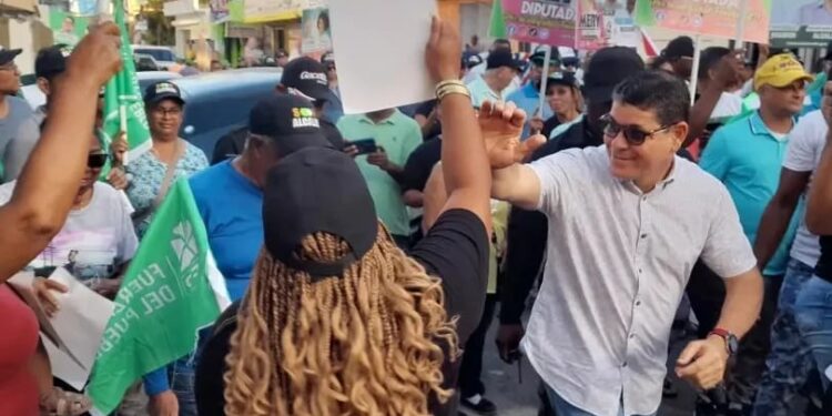 Aquilino Serrata asegura pondrá fin al caos del tránsito en SDO