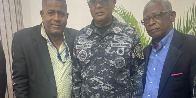 Director PN celebra encuentro navideño con periodistas y comunicadores que cubren la fuente