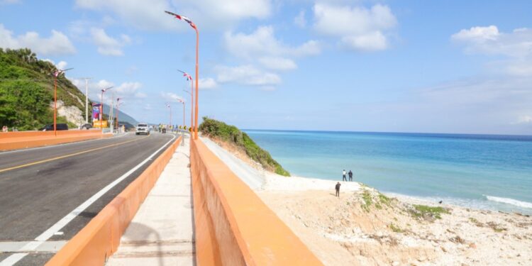 Presidente Abinader inaugura primer tramo carretero entre Barahona y Enriquillo que incluye el Mirador San Rafael, el Mirador de Enriquillo, el Puente sobre Río Maniel y el asfaltado