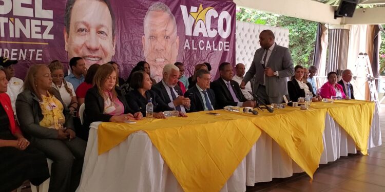 Bloque diputados PLD manifiesta appyo a Yaco Alberti, candidato a alcalde por Los Alcarrizos