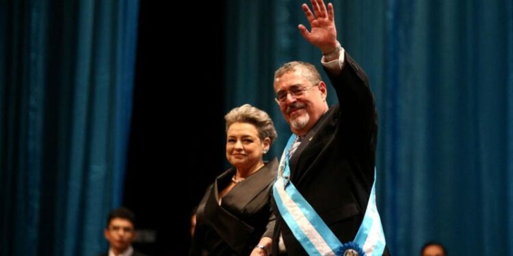 Arévalo asume la presidencia de Guatemala luego de una extensa jornada de desacuerdos en el Congreso que provocaron el retraso de su investidura
