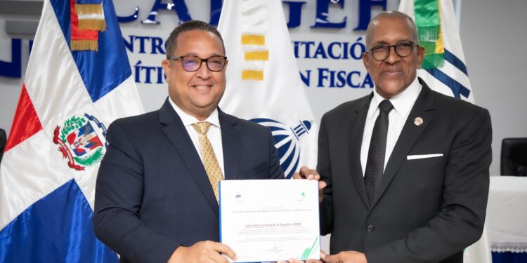 INAP reconoce a Contraloría por máxima puntuación en Plan de Capacitación