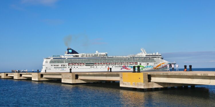 Presidente Abinader hace historia cumple su promesa a Pedernales y al sur con la inauguración de puerto turístico y recibimiento de primer crucero