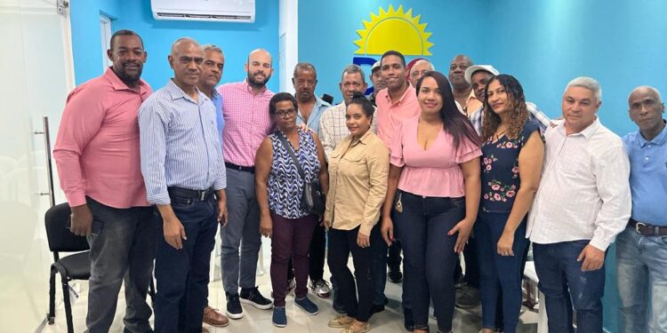 Movimiento Mi Familia Con el Cambio se juramenta en el Partido Dominicanos Por el Cambio