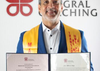 Médico recibe certificación internacional de Master en Programación Neurolinguistica
