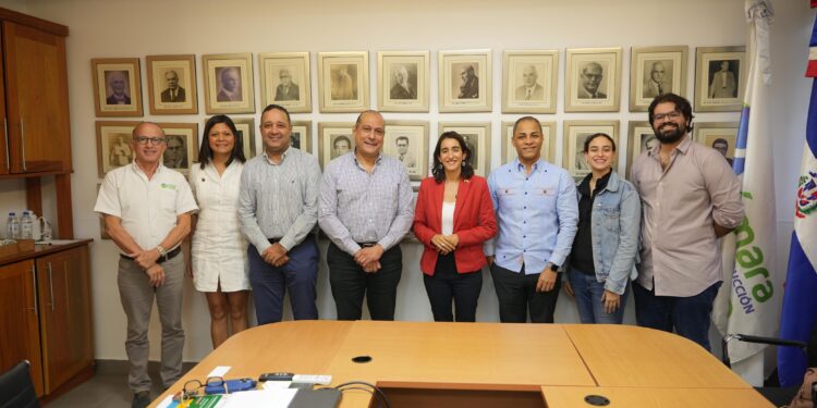Virginia Antares visita Santiago; destaca la participación y articulación de la sociedad de esa provincia para impulsar su desarrollo