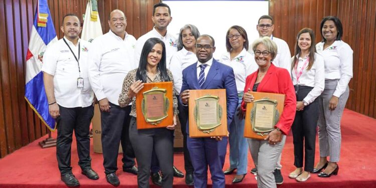 ASP-INESPRE reconoce colaboradores por el Día Nacional del Servidor Público