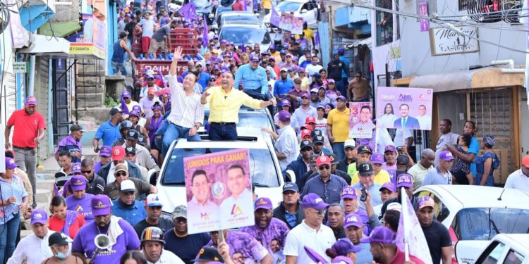 Luis Alberto ante una multitud: “Esta caravana predice lo que pasará el 18 de febrero”