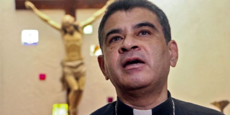 Nicaragua expulsa del país al obispo Rolando Álvarez y a 15 sacerdotes, que van al Vaticano