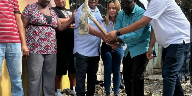 Diputado Pepén y Wendy Cepeda reconstruirán vivienda afectada por incendio en sector las casitas, San Luís