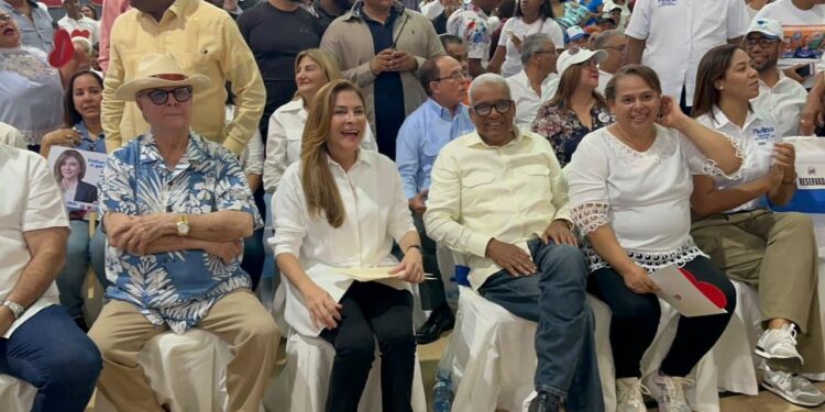 Miles proclaman a Carolina Mejía como alcaldesa del DN por cuatro años más