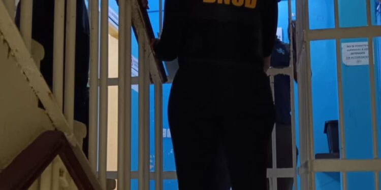 Arrestan mujer en La Altagracia buscada por narcotráfico y lavado de activos