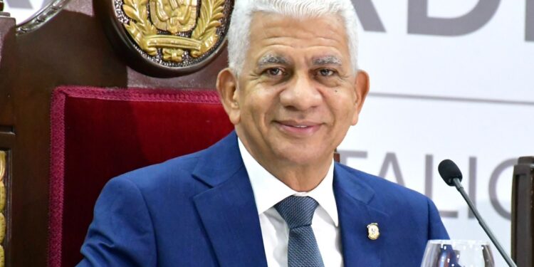 Senador Ricardo de los Santos denuncia agresión a miembros del PRM en Fantino, hay cuatro heridos