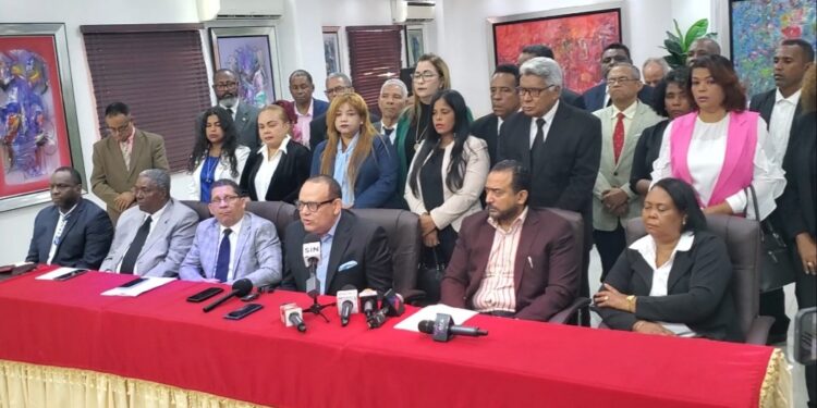 Vidal Potentini crea comisión enfrentará en tribunales agresión al CARD. VIDEO..
