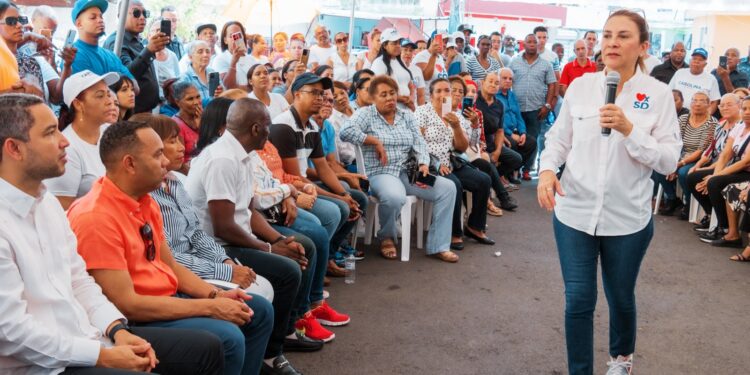 Alcaldesa Carolina Mejía conversa y lleva soluciones a sectores de Los Ríos como parte del programa “La Alcaldía Llega a ti”