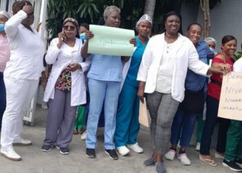 Sector enfermería del  Sur del país protesta en demandas de diversas reivindicaciones