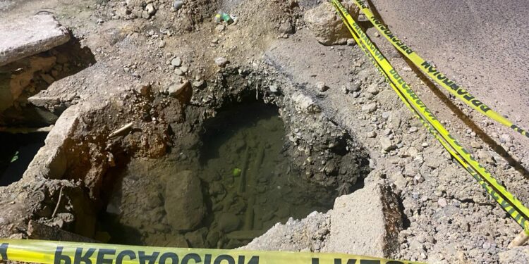 Avería está provocando pérdida de agua potable en el sector Iván Guzmán y Engombe SDO