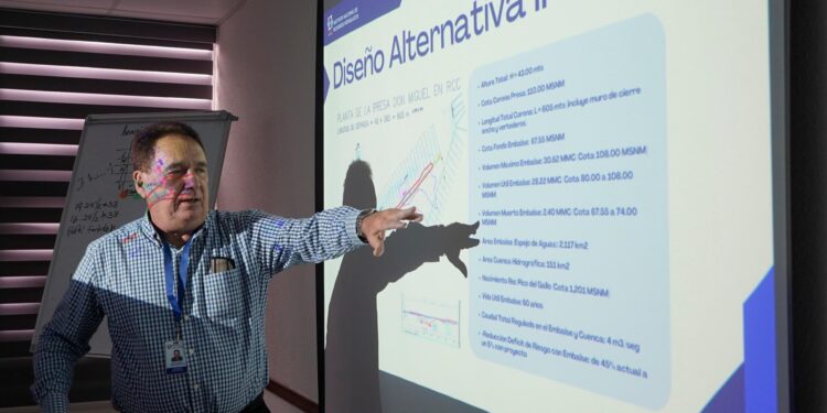 INDRHI presenta a entidad financiera anteproyecto presa Don Miguel; afirma obra es prioridad para el gobierno