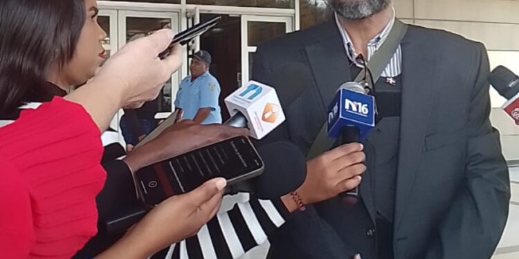 Empresario canadiense interpone querella contra funcionarios, exfuncionarios y legisladores supuestamente lo despojaron de bienes por 580 millones de dólares
