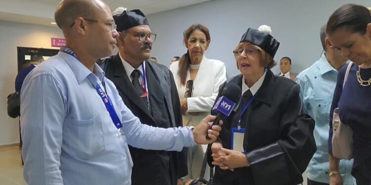Sobrina Balaguer denuncia parientes pretenden despojarla de propiedad