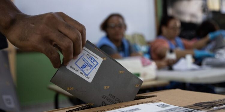 Ciudadanos califican de ejemplar pasadas elecciones presidenciales