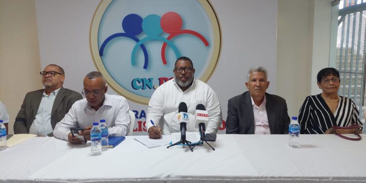 Comerciantes salen en defensa de la población beneficiaria de los programas sociales