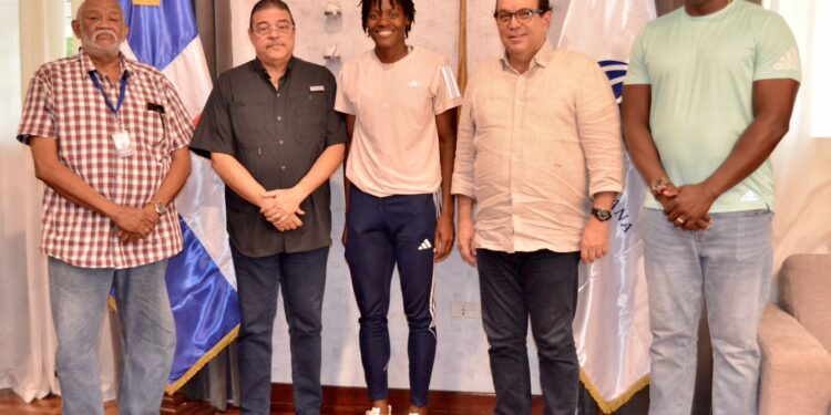 Marileidy Paulino gira visita al ministro de Deportes Francisco Camacho
