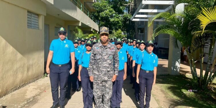 Estudiantes Politécnico General Belisario Peguero Guerrero se juramentan como miembros Servicio Militar Voluntario