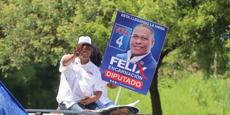 Dirigente Vinicio Aquino y su Movimiento “Está Llegando la Hora” presente en Cierre de Caravanas en Apoyo a Luis Abinader