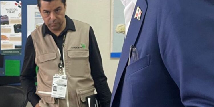 Presidente Luis Abinader ejerce su derecho al voto