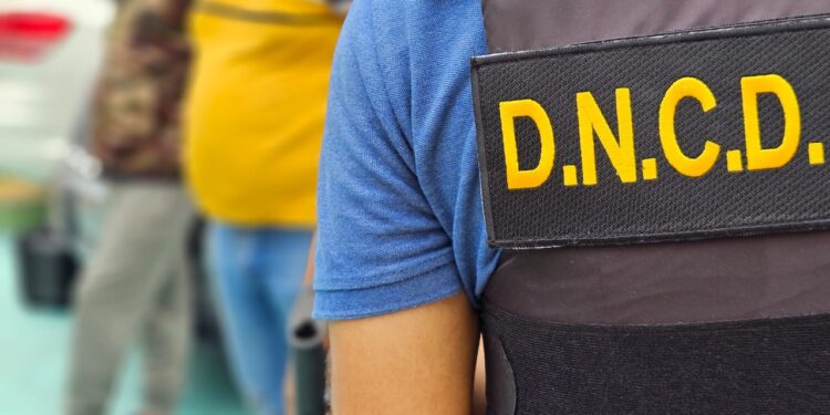 Autoridades arrestan hombre en Azua&nbsp; vinculado alijo de 1,026 paquetes de cocaina decomisados en Barahona