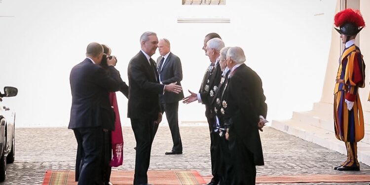 Presidente Abinader llega a la sede del Vaticano para su audiencia privada con el Papa Francisco