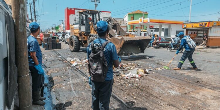 Alcaldía del DN realiza amplio operativo de limpieza