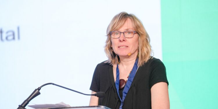Directora de Proyectos del BIBB destaca importancia de la cooperación tripartita en el desarrollo de la Formación Dual