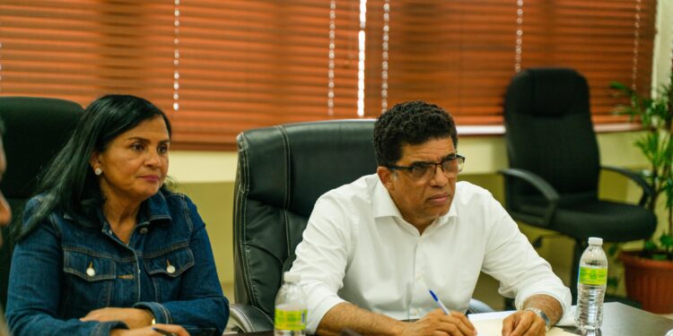 Dío Astacio activa Comité de Emergencia SDE ante amenaza Tormenta Tropical Beryl