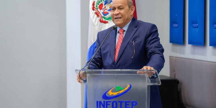 Santos Badía destaca logro en favor del cuerpo docente de INFOTEP