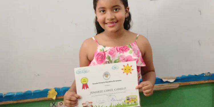 Reconocen a la niña Jemarie Camilo&nbsp; por tercera ocasión  como estudiante meritoria 