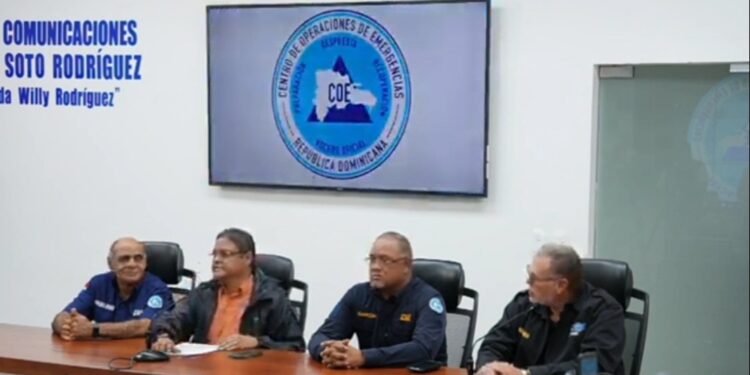 Director COE se defiende a críticas por coordinación de información ante huracán Beryl