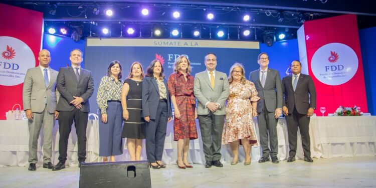 FDD Honra a Emprendedores y Fortalece su Compromiso Social en su Asamblea Anual 57